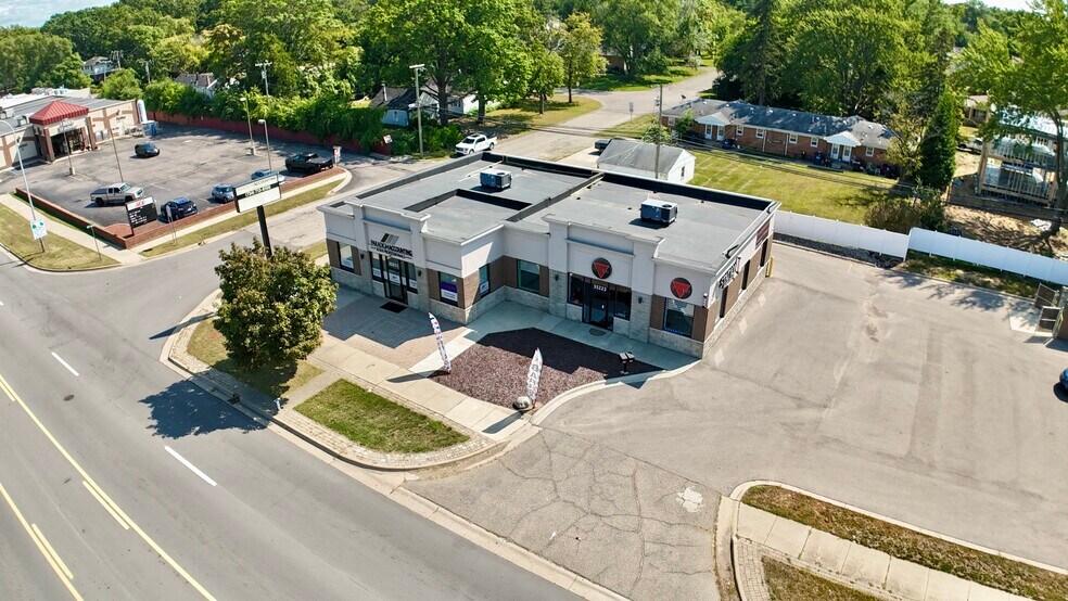 Primary Photo Of 35211-35223 Ford Rd, Westland Freestanding For Lease
