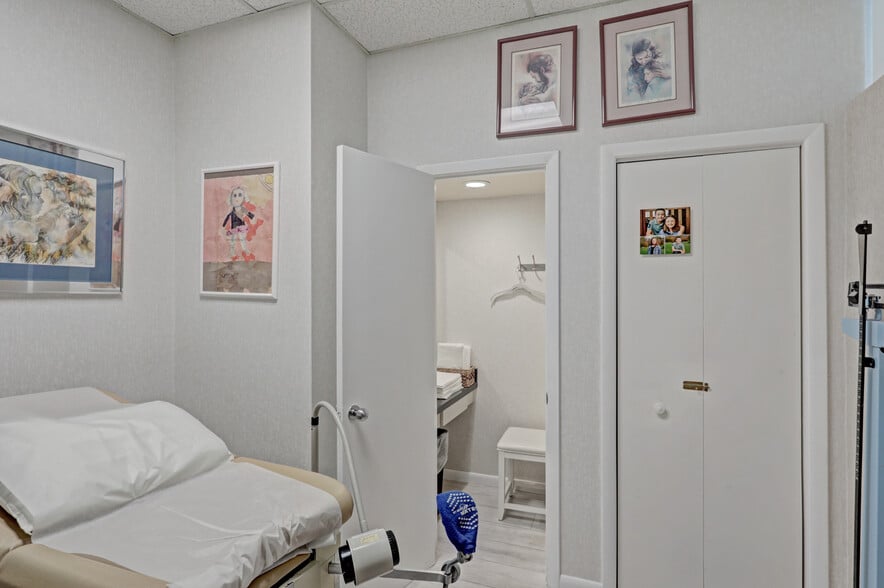 More Photos Of 3537 Forest Hill Blvd, West Palm Beach Medical For Lease