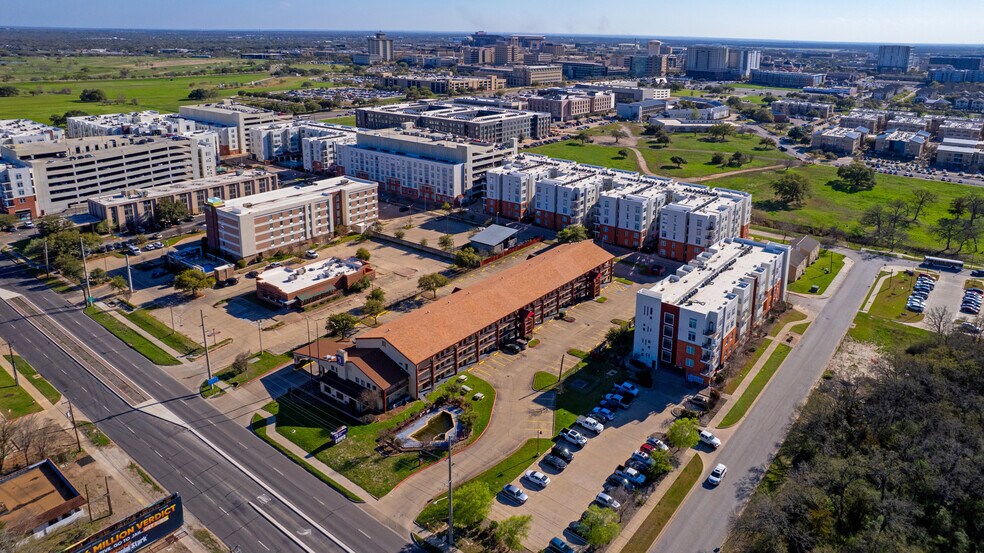More Photos Of 104 Texas Ave S, College Station Hotel For Sale