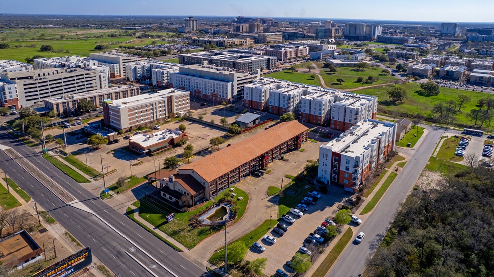 More Photos Of 104 Texas Ave S, College Station Hotel For Sale