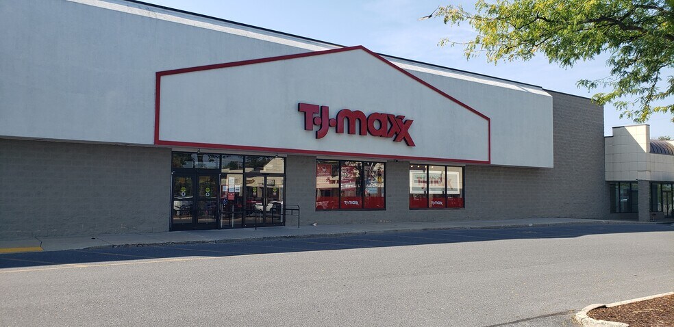 More Photos Of 105 Gateway Sq, Mechanicsburg Unknown For Lease