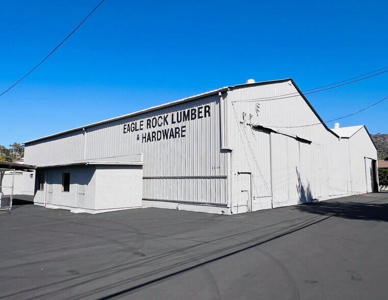 More Photos Of 2219 Fair Park Ave, Los Angeles Warehouse For Lease
