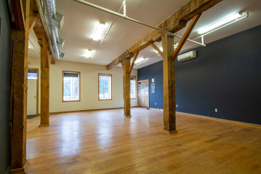 More Photos Of 15 Wellington St N, Hamilton Office For Sale