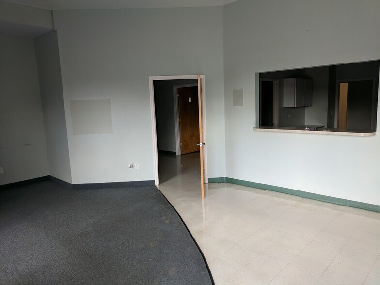 More Photos Of 150 SE 17th St, Ocala Office For Sale