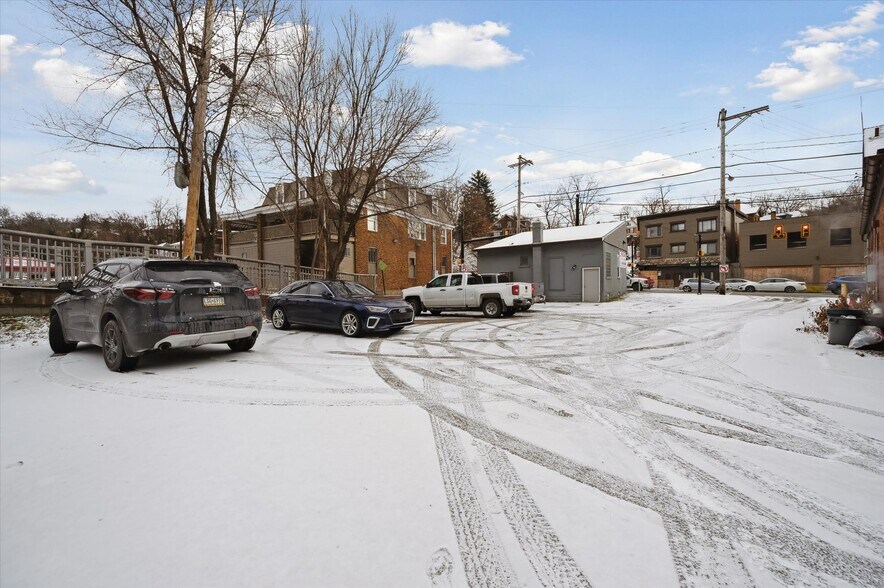 More Photos Of 2404 Saw Mill Run Blvd, Pittsburgh Storefront For Sale