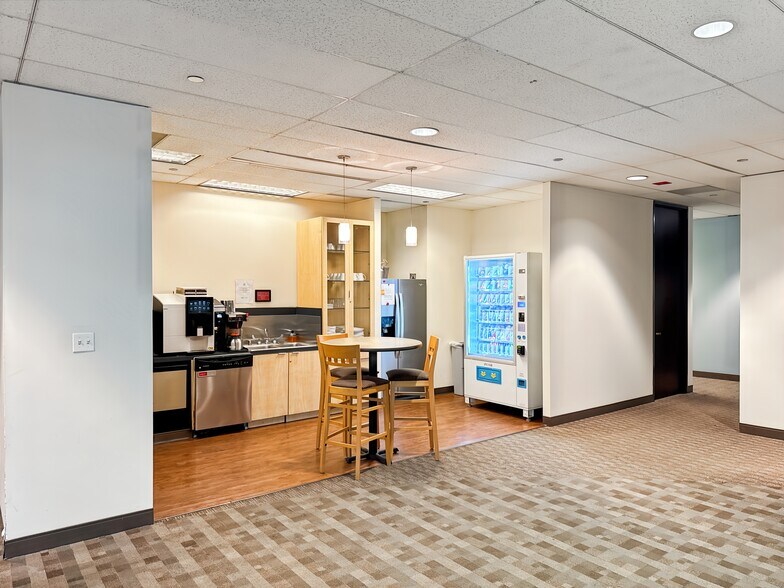 Primary Photo Of 203 N LaSalle St, Chicago Coworking Space