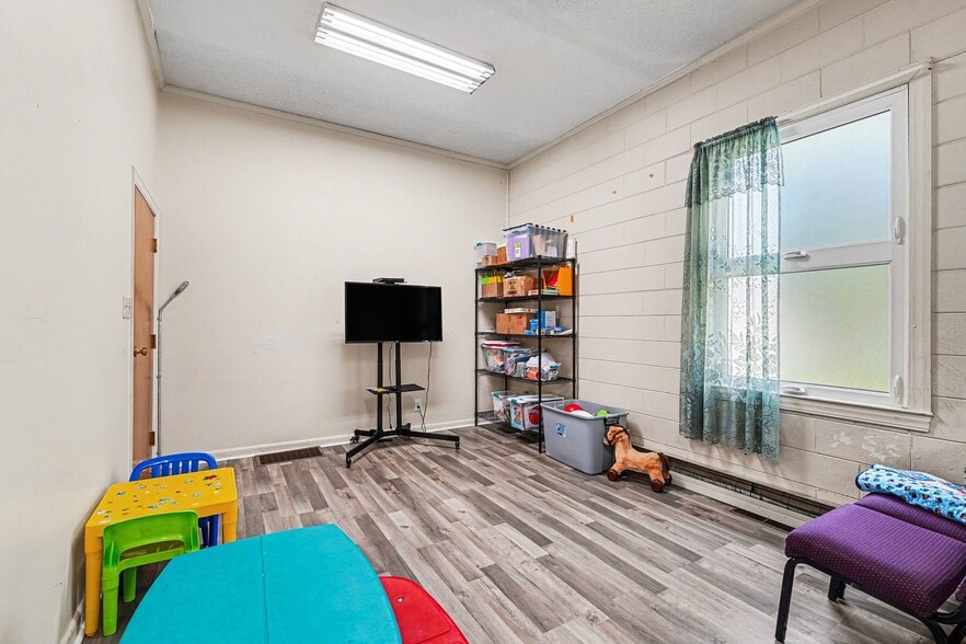 More Photos Of 1381 Lees Chapel Rd, Greensboro Specialty For Sale