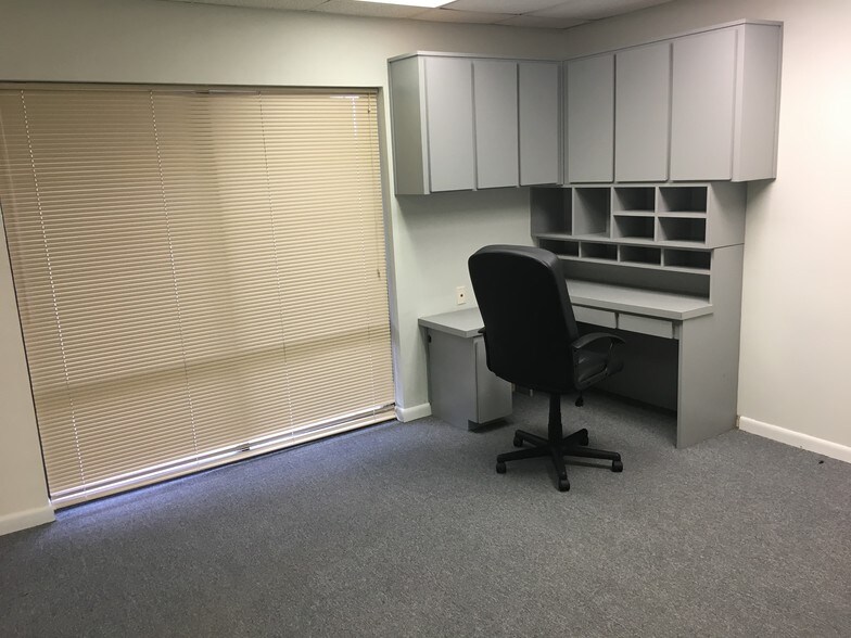 More Photos Of 6725 Cedarridge Dr, Zephyrhills Medical For Lease