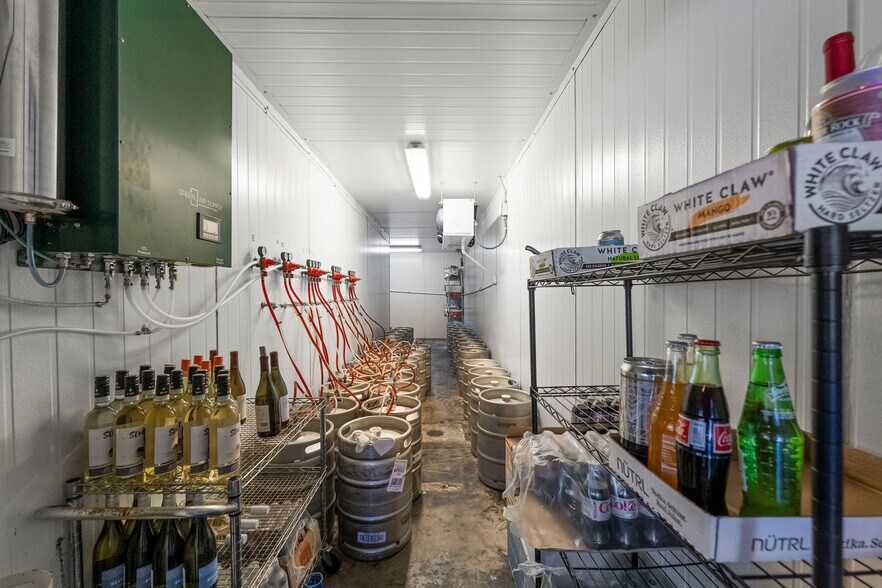 More Photos Of 1740-1744 N Main St, Jacksonville Storefront For Lease