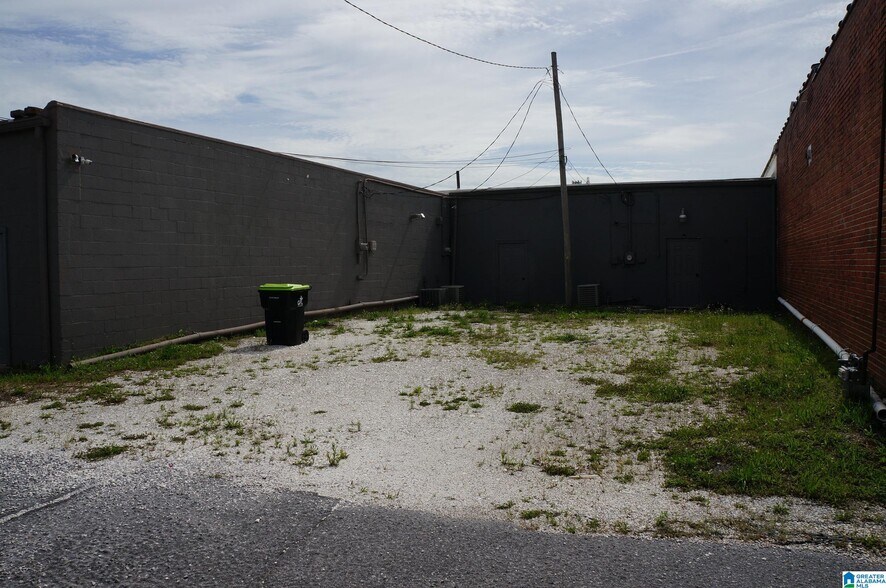 More Photos Of 103-107 N Norton Ave, Sylacauga Storefront For Sale