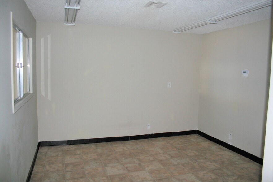More Photos Of 12970 Branford St, Arleta Warehouse For Lease