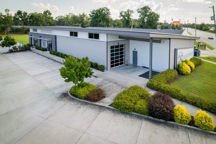 More Photos Of 12110 S Harrells Ferry Rd, Baton Rouge Showroom For Lease