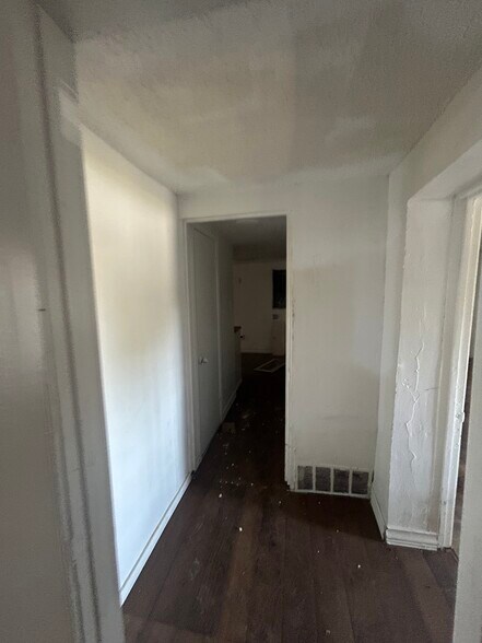 More Photos Of 200 N Beach St, Fort Worth Office For Sale