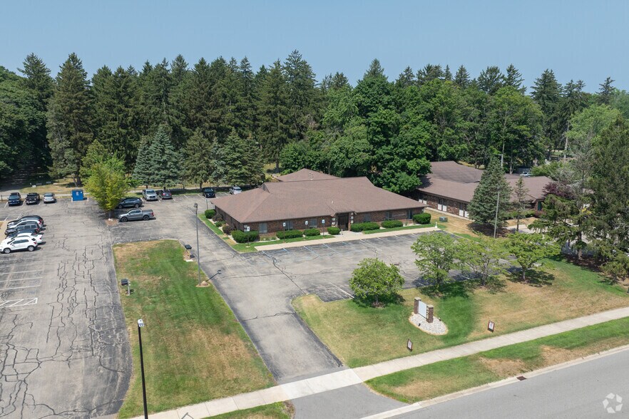 More Photos Of 426 Century Ln, Holland Office For Sale