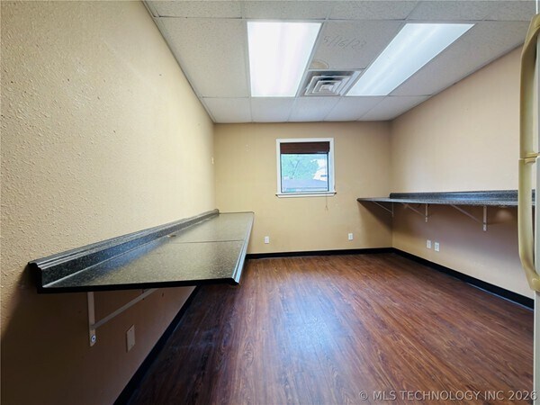 More Photos Of 1002 E Cherry St, Cushing Medical For Sale