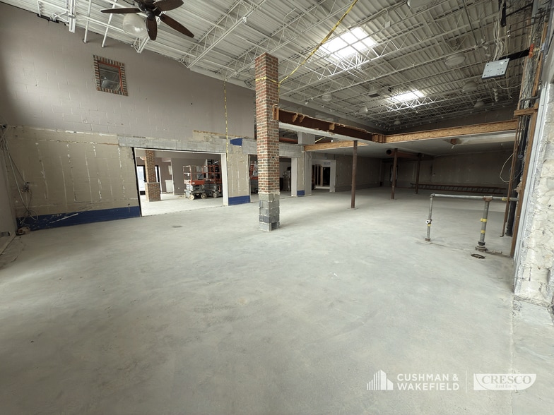 More Photos Of 23360 Michelle Dr, Bedford Heights Showroom For Sale