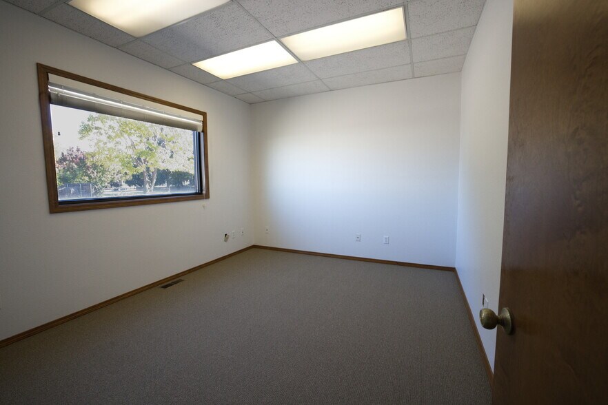 More Photos Of 100 N Fruitland St, Kennewick Office For Lease