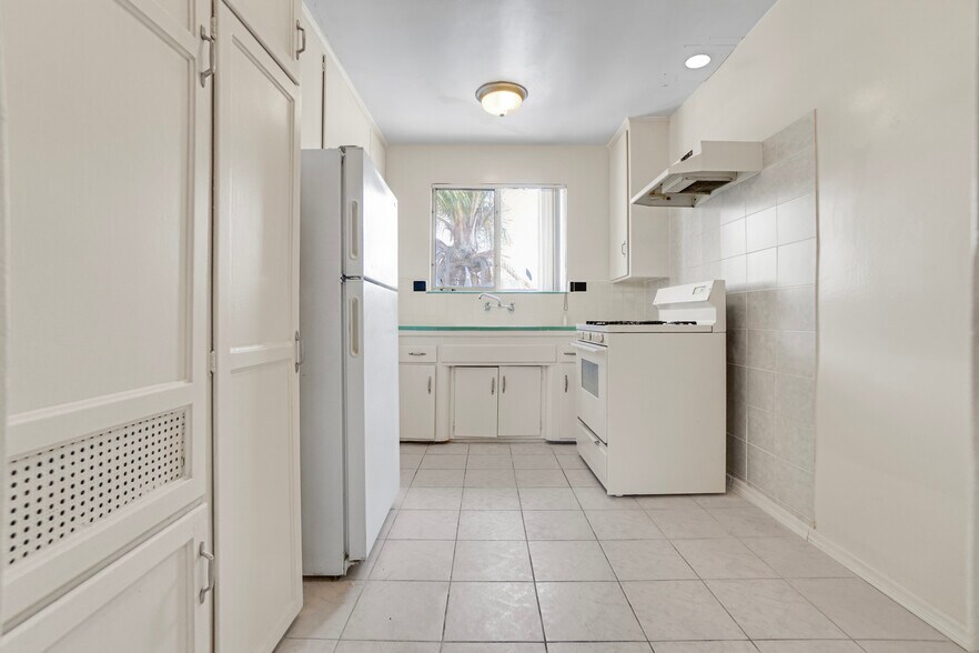 More Photos Of 6705 De Longpre Ave, Los Angeles Apartments For Sale