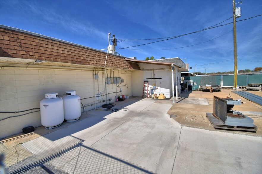 More Photos Of 16311 Highway 27, Lake Wales Service Station For Sale