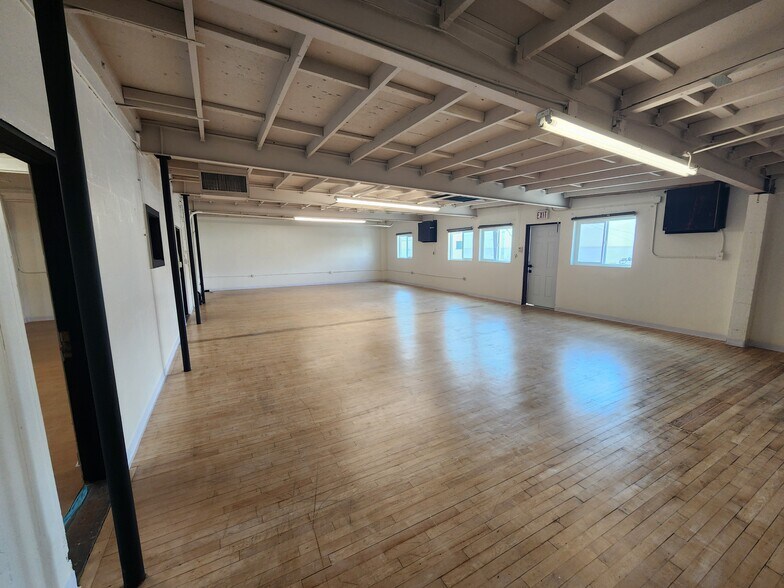More Photos Of 953 S Raymond Ave, Pasadena Service For Lease