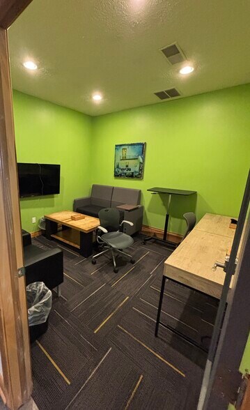 More Photos Of 75 E Pine St, Zionsville Office For Lease