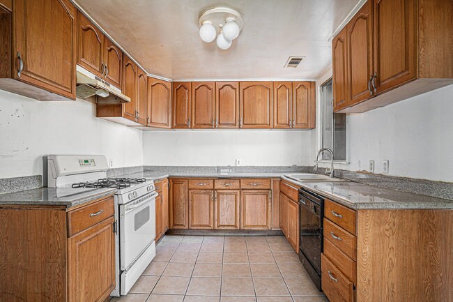 More Photos Of 457 Capistrano Dr, Oakland Specialty For Sale