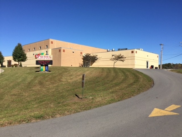 More Photos Of 340 Oyler Ave, Oak Hill Hotel For Lease