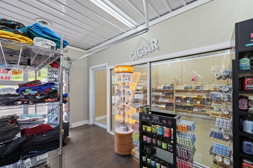 More Photos Of 619 Green Blvd, Aurora Freestanding For Sale