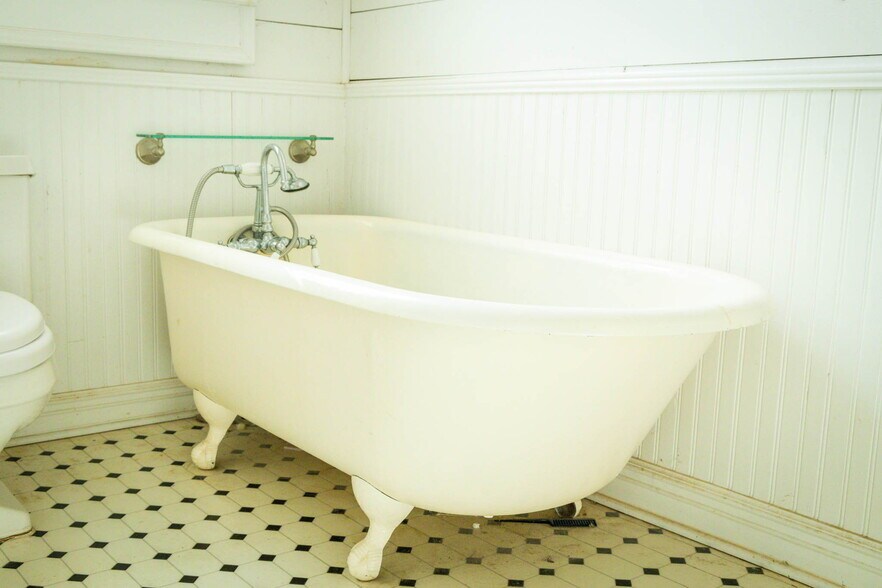 More Photos Of 633 S Castell Ave, New Braunfels Office Residential For Sale