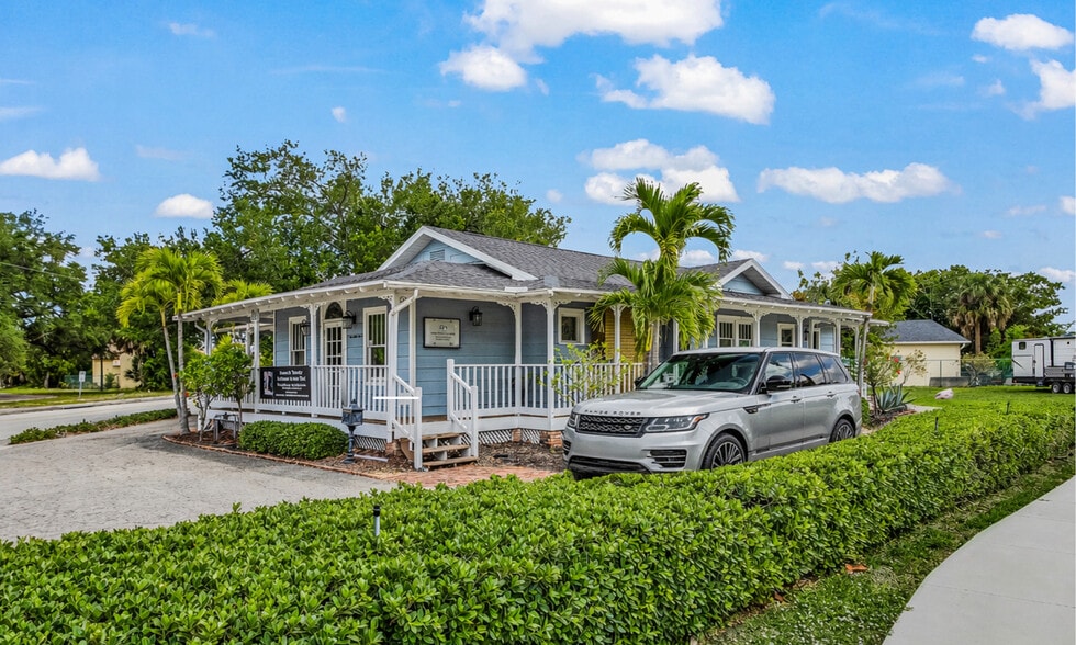 Primary Photo Of 1920 Victoria Ave, Fort Myers Office For Sale