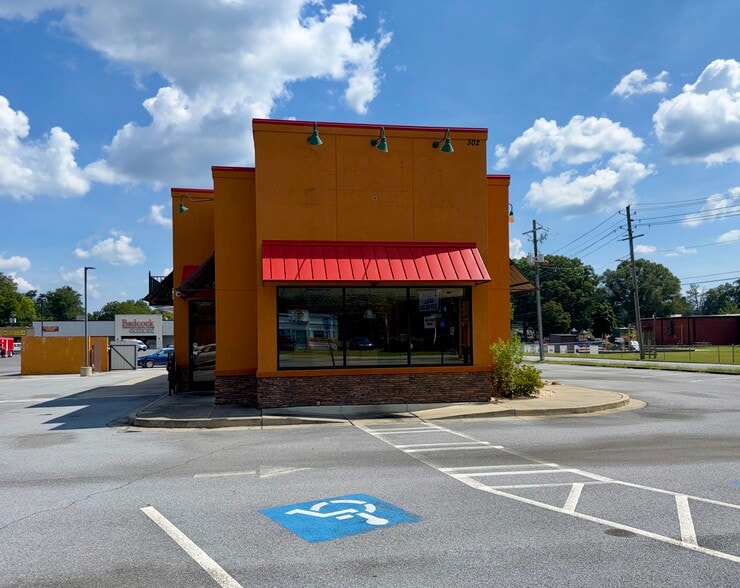 More Photos Of 302 N Main St, Cedartown Freestanding For Lease