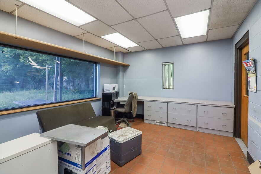 More Photos Of 17735 Chappel Ave, Lansing Industrial For Sale