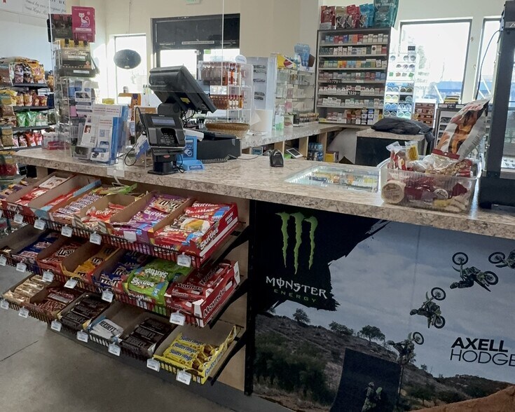 More Photos Of 857 S 2nd Ave, Walla Walla Service Station For Sale