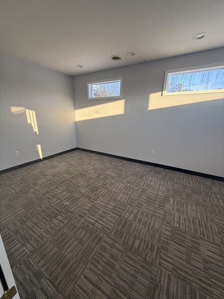 More Photos Of 1871 Gratiot Blvd, Marysville General Retail For Sale