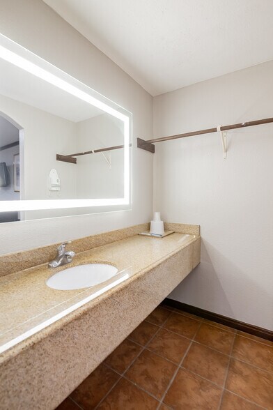 More Photos Of 3005 Houston Hwy, Victoria Hotel For Sale