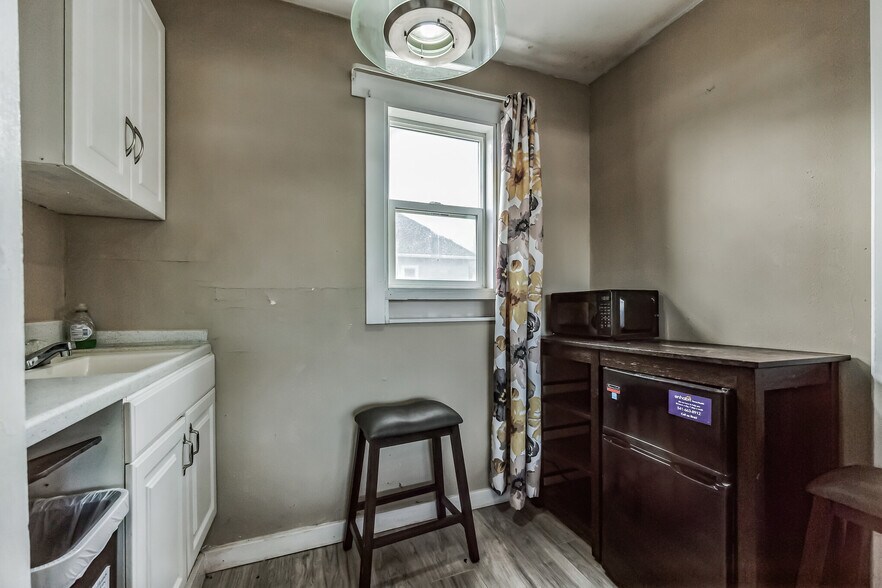 More Photos Of 2116 Adams Ave, La Grande Hotel For Sale