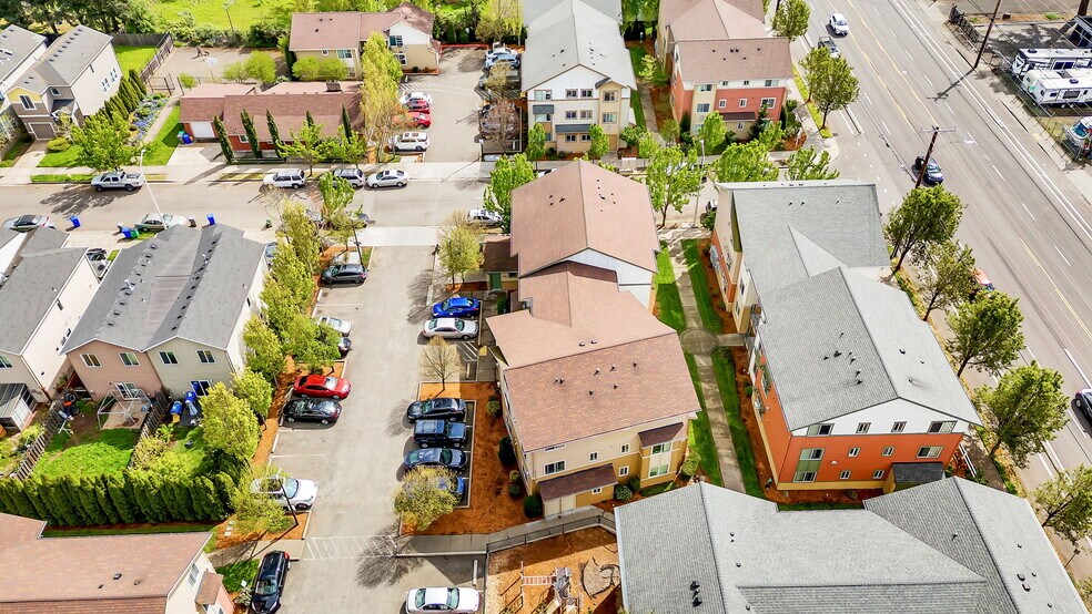 More Photos Of 2441 SE 171st Ave, Portland Apartments For Sale