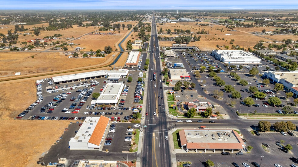 More Photos Of 1410 Country Club Dr, Madera Unknown For Lease