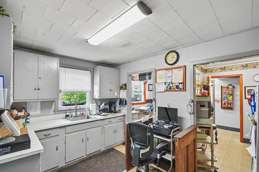 More Photos Of 317 Highway 35 N, Neptune City Veterinarian Kennel For Sale