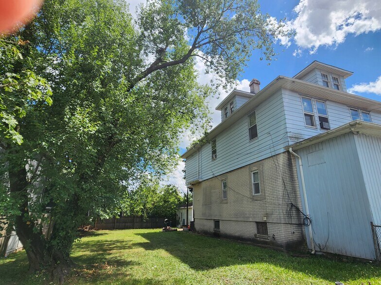 More Photos Of 490 Hamilton St, Franklin Township Office Residential For Sale