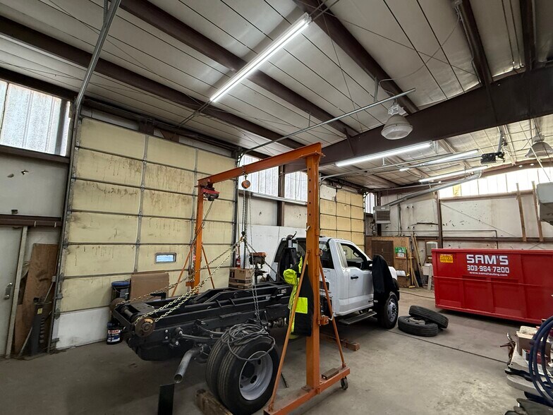 More Photos Of 1408 W Quincy Ave, Englewood Manufacturing For Lease