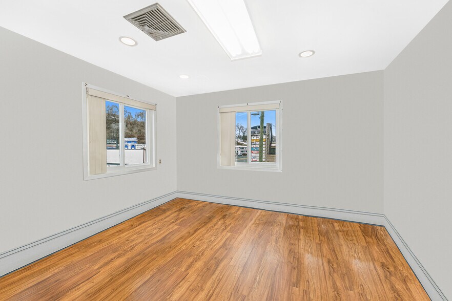 More Photos Of 2132 Central Park Ave, Yonkers Freestanding For Sale