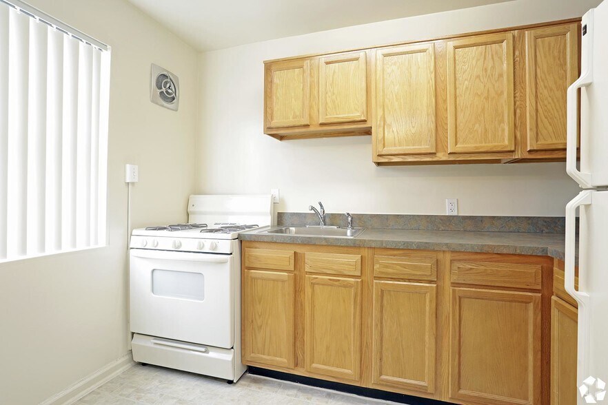 More Photos Of 3301 Chillum Rd, Mount Rainier Apartments For Sale