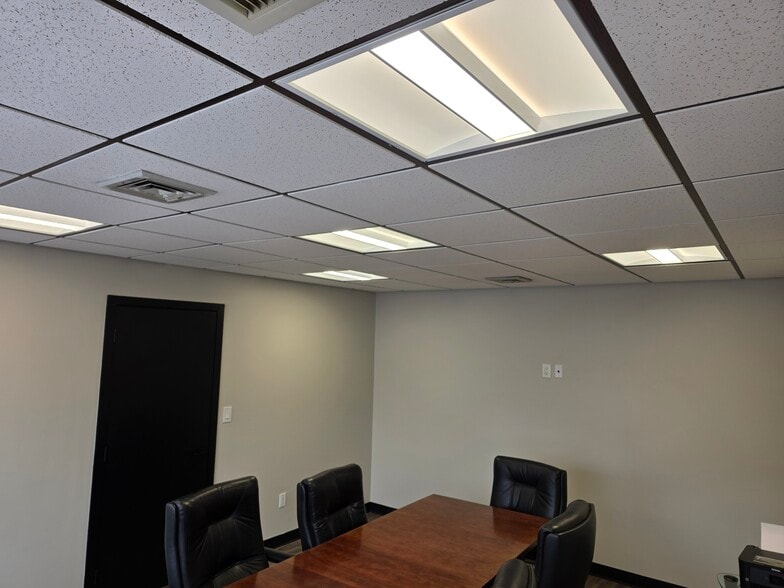 More Photos Of 98 Willis Ave, Mineola Office For Lease