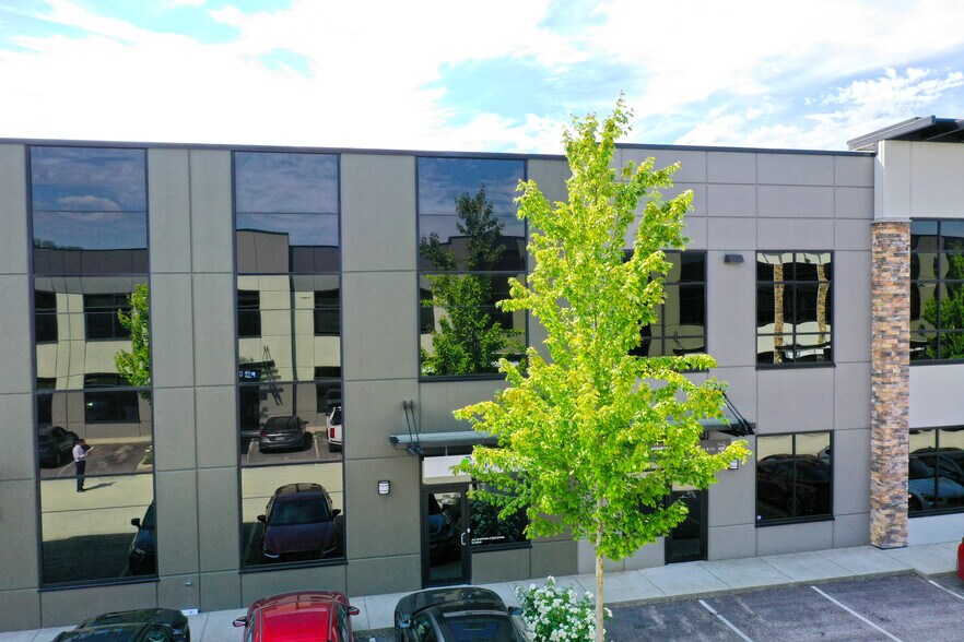 More Photos Of 580 Nicola Ave, Port Coquitlam Warehouse For Lease