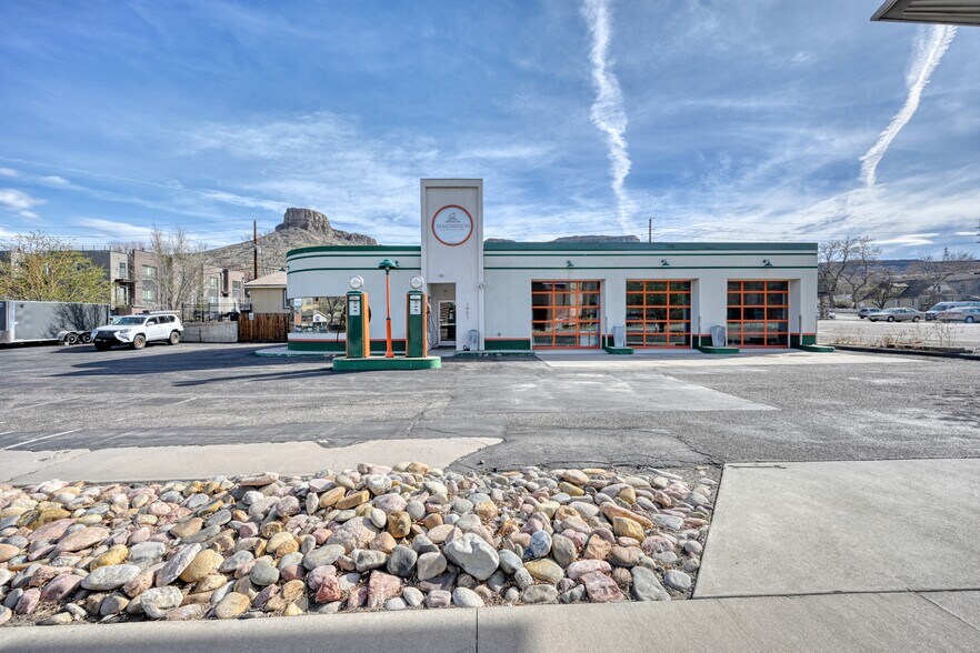 More Photos Of 1901 Jackson St, Golden Storefront Retail Office For Sale