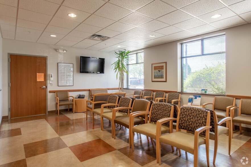 More Photos Of 5232-5260 Socialville Foster Rd, Mason Medical For Sale