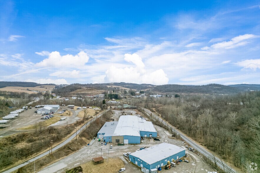 More Photos Of 42 Eighty Four Dr, Eighty Four Unknown For Lease