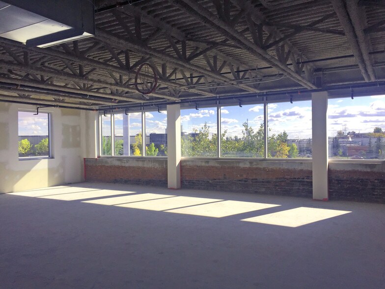 More Photos Of 2010 11th St SW, Calgary Office For Sale