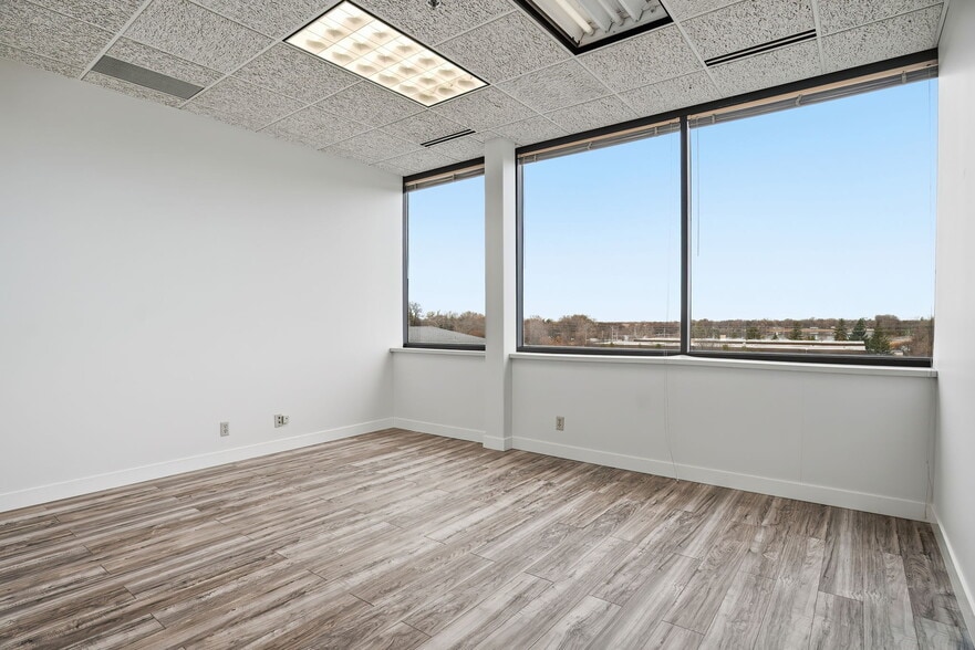 More Photos Of 941 Hillwind Rd NE, Minneapolis Medical For Sale